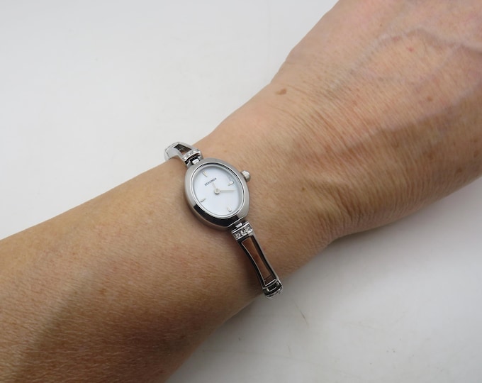 Vintage Ladies oval Watch, Stainless Steel, w24