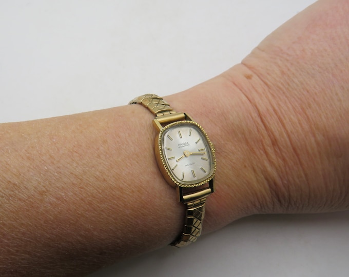 Vintage mechanical watch / womans Gold Watch / ladies Watch / Gift for her / b16