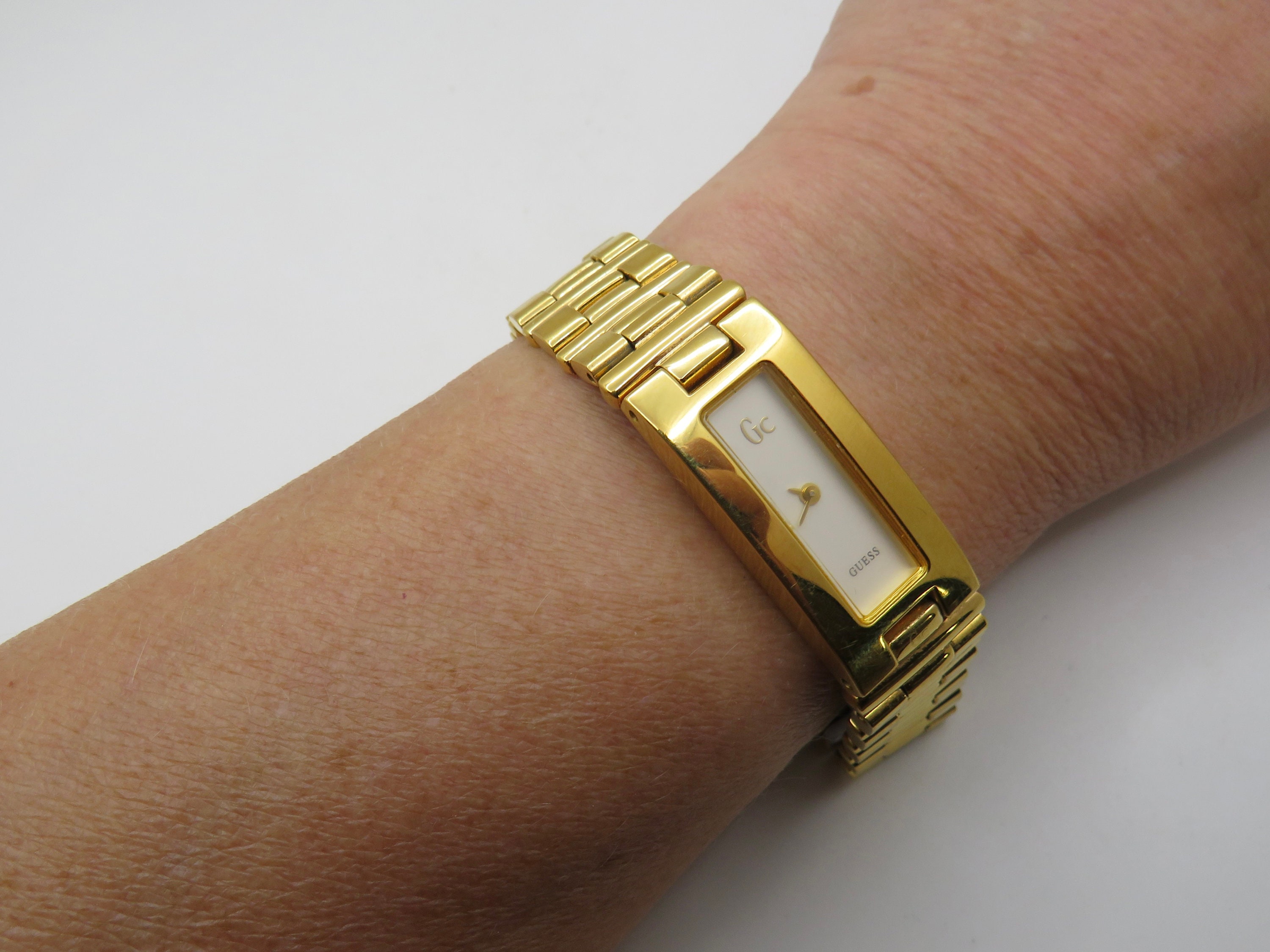 Guess Steel Ladies G Link Self-Adjustable Bracelet Watch Golden Arrow –  Omniphustoys