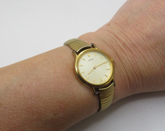vintage gold watch / 7" wrist size watch expanding / vintage seiko  womans 90s watch / Japan / vintage Watch / watch ladies watch (h15)