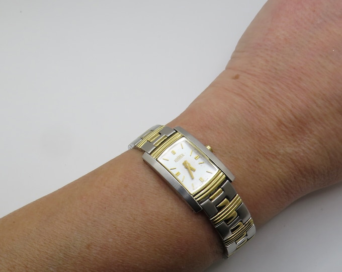 Vintage Swiss watch / roamer Quartz watch / 6.6" wrist watch /  Womens Watch / Roamer watch / Swiss  / watch / gift (f16)
