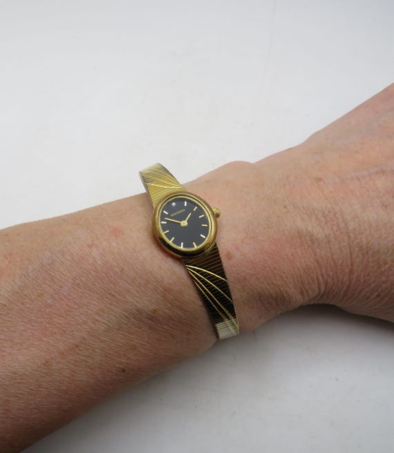 vintage gold sekonda watch / adjustable  wrist size / vintage 80s watch / ladies  watch (y25)