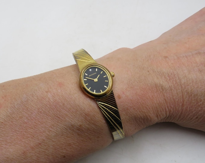 vintage gold sekonda watch / adjustable  wrist size / vintage 80s watch / ladies  watch (y25)