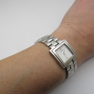 Vintage Tank Uhr / Seiko Uhr / Quarz Rechteck Uhr / Damen Dress Watch / Mode Armbanduhr / Geschenk für sie (i24)