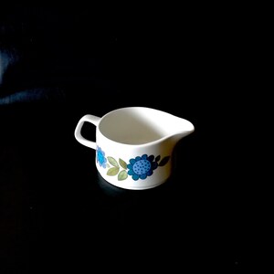 J&G Meakin Studio large gravy Boat /  TOPIC Pattern / Alan Rogers vintage Sauce /Gravy /Custard Boat