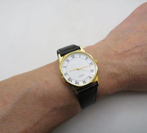 Vintage gold Quartz Watch, leather  strap (Y1)