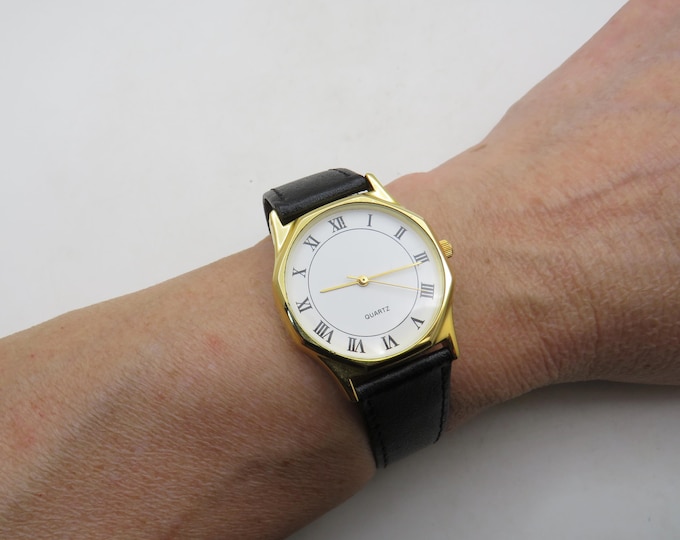 Vintage gold Quartz Watch, leather  strap (Y1)