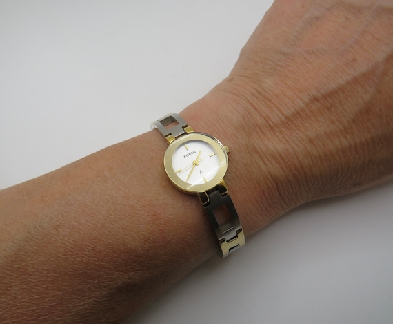 Vintage watch / womens watch /  6.1" small wrist / vintage two tone  wrist watch / Fossil Watch / watch / ladies  watch T11