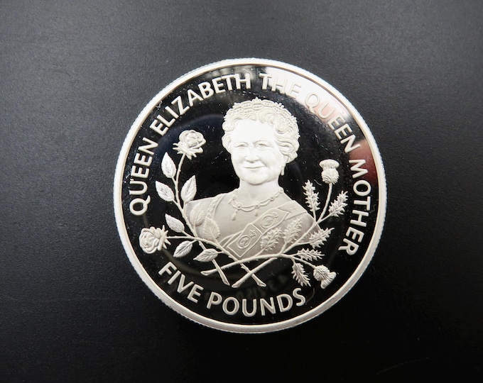 Vintage silver coin / Royal Family / 1995 / Guernsey five pounds coin / 95th birthday of Queen Elizabeth the Queen Mother (7)