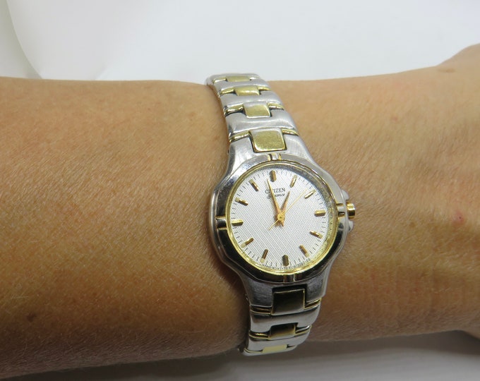 vintage watch / Citizen Quartz ladies watch / vintage wrist watch / rare japan watch / vintage Watch / watch  / watch / ladies  watch
