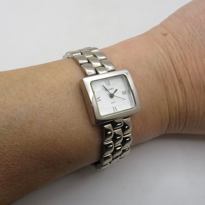 Vintage gift watch / white dial Quartz watch  / Y2K / Dress Watch /  womens Watch /  Gift for her H12