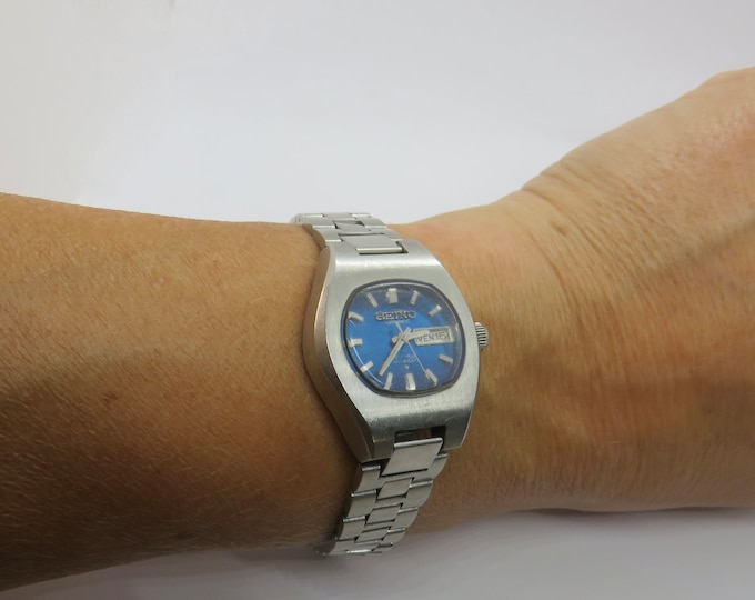 vintage Seiko / mechanical Auto watch / Seiko / jewels / womans watch / engraved Gloria  / watch / vintage  / watch / ladies watch