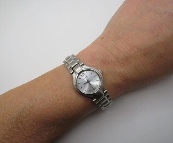 Vintage sports watch / womens watch / vintage large wrist size 7.5" watch /  Japan watch / vintage Watch / watches  v24