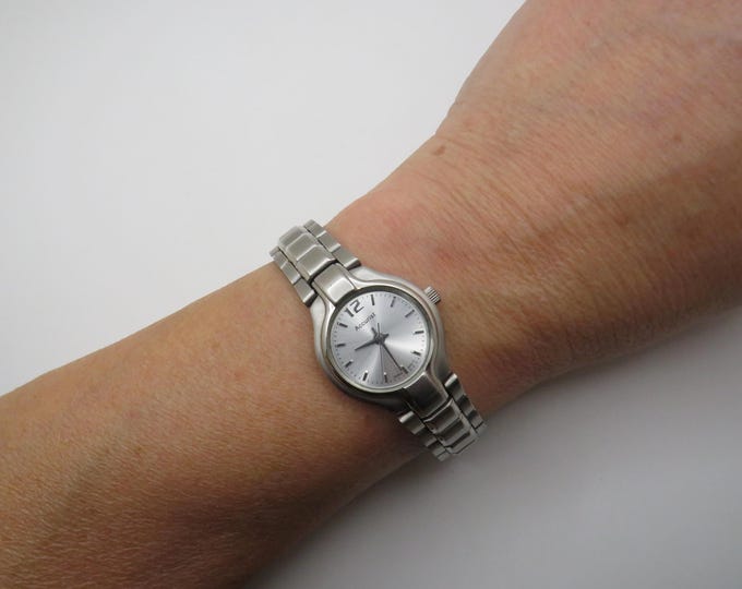 Vintage sports watch / womens watch / vintage large wrist size 7.5" watch /  Japan watch / vintage Watch / watches  v24