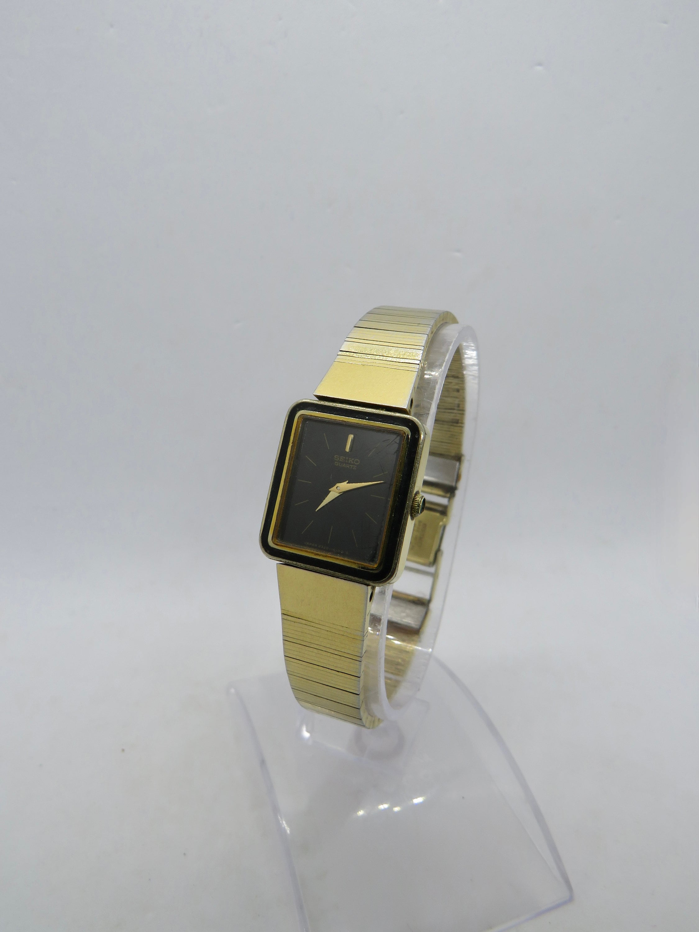 Vintage Gold Tank Watch / Seiko Quartz Ladies Watch Vintage Gold Tank Watch / Seiko Quartz Ladies Watch