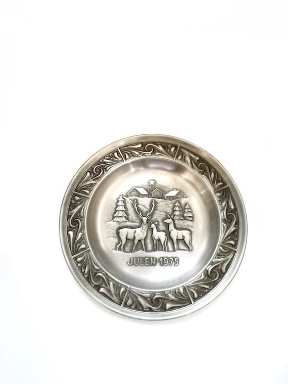 vintage Pewter Plate / Astri Holthe / Julen 1975 / Collectible / Pewter Plate / Norwegian Pewter Norsk Made In Norway Norwegian Wall Decor