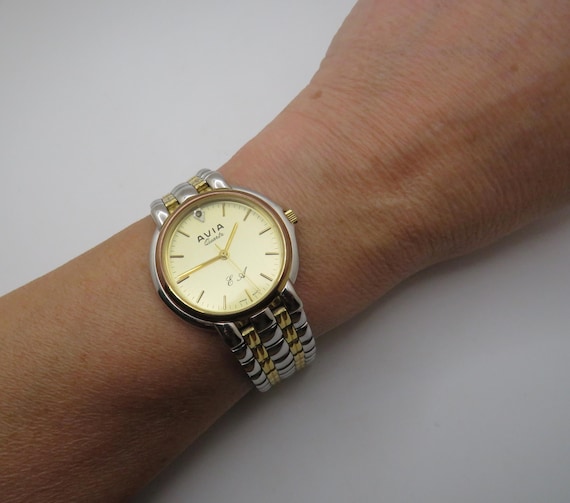 Vintage watch / dress sports watch / vintage gents Avia Watch / 7.5" wrist  (u18)