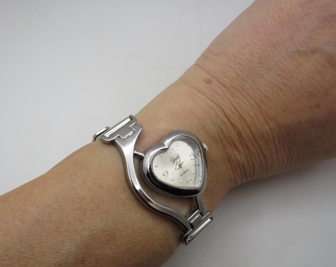 silver Heart Watch: Vintage Ladies Bracelet Watch BB31
