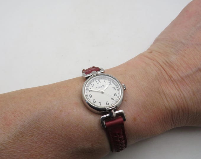 Vintage Timex Ladies Watch, red leather strap, Stainless Steel, 80s/90s Quartz (y21)