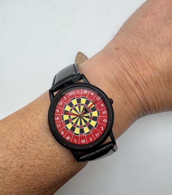 Vintage Dartboard Watch – Black Strap – Novelty Quartz Wristwatch (N5)