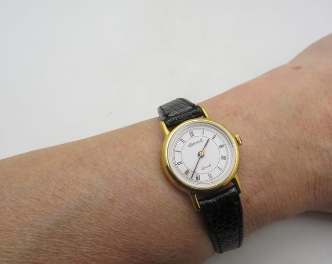 Vintage watch, Gold plate Finish, black Leather Strap (T19)