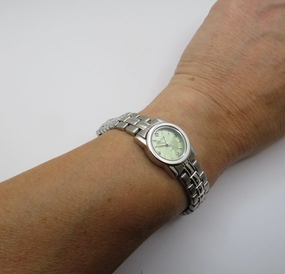 Vintage watch / Green dial / WOMANS watches / vintage 8" wrist watch / watches / vintage Watch / womans  watch (RBF1)