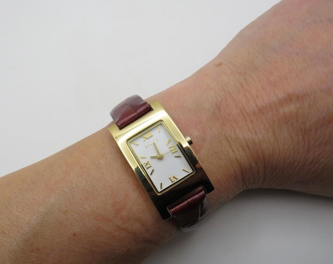 Vintage watch / dress watch / square dial /  Quartz watch / Ladies Gold Dress Watch /  ladies Watch /  Gift for her  (p24)