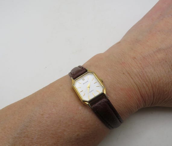 Vintage Watch: Gold Plated, Rectangular Ladies Watch (D22)