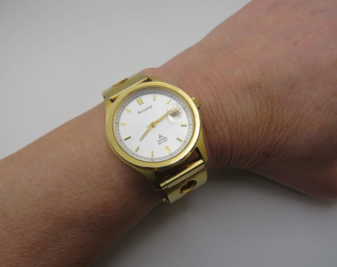 Vintage sports watch / gold watch / vintage Watch / 7.7" wrist size  / vintage sport  / gift for him (s16)