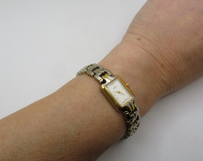 Vintage watch / Dainty Seiko watches / 6.6" wrist /  gold Watch / womens Watch / Gift for her (h21)
