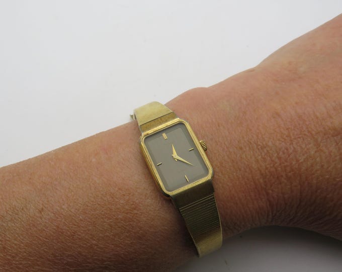 vintage watch / vintage pulsar by seiko wrist watch / womans gold watch / wrist 6.3" watch / vintage sport  / watch / ladies watch (x13)