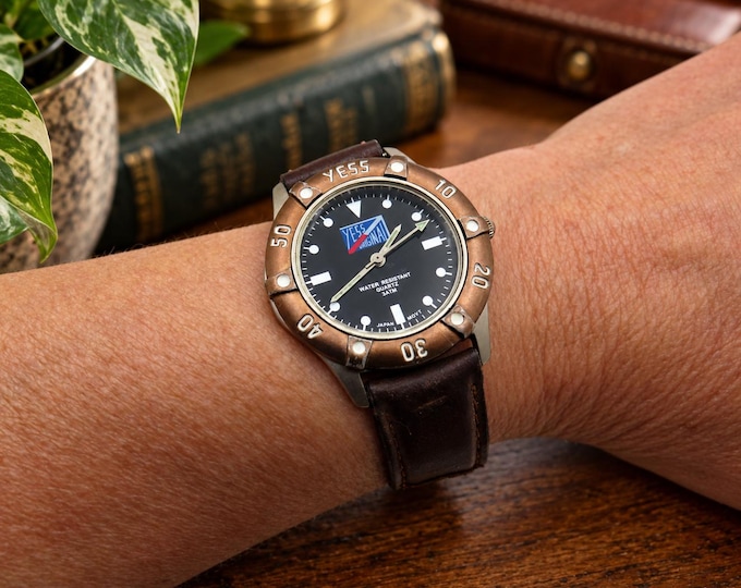 Vintage Yess watch / Black dial watch / Quartz watch / gents sports Watch / Gift for him (h18)