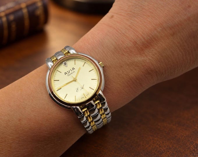 Vintage watch / dress sports watch / vintage gents Avia Watch / 7.5" wrist  (u18)