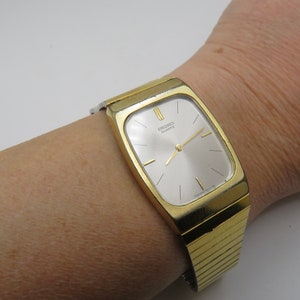 montre rectangle vintage / Seiko tank Watch 8" poignet max / montre en or / montre à quartz / montre rétro / montre homme / montre homme vintage K23