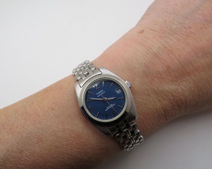 vintage Timex Indigo Watch /  light up blue dial watch / Vintage / quartz watch / diver watch / 6.8" wrist size / vintage ladies / watch q7