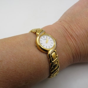 Vintage rotary gold watch / 7.4&quot; wrist size / vintage womans  90s watch / Swiss watch / vintage Watch / watch ladies  watch (j5)