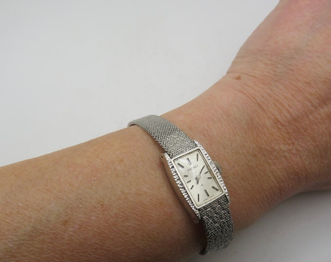 vintage mechanical watch seiko /  gift for her / vintage wrist watch / mechanical  watch / vintage watch / vintage 60s / womans  watch (J25)