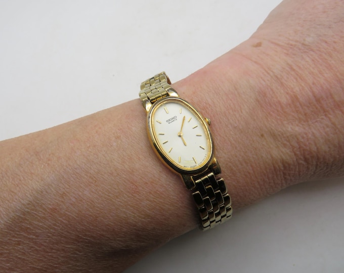 Vintage Seiko oval watch / Quartz watch /  gold Dress Watch / womens Watch /  Gift for her (f28)