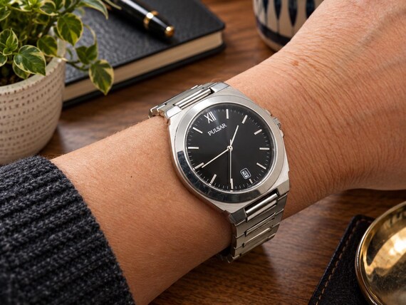 Vintage Pulsar Seiko Watch: Stainless Steel Gents Dress Watch s17