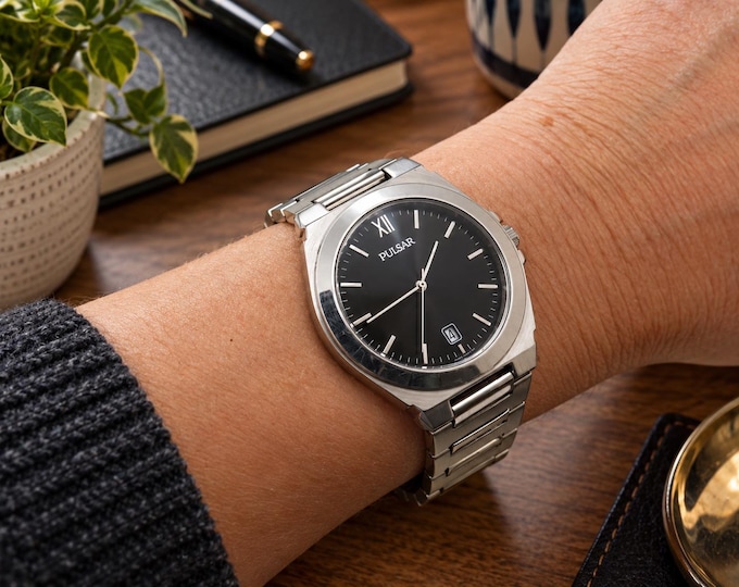 Vintage Pulsar Seiko Watch: Stainless Steel Gents Dress Watch s17