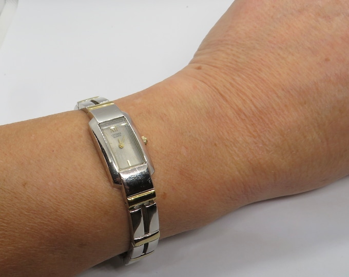 vintage citizen rectangle watch / 8" large wrist size / vintage womans  90s watch / Japan watch / vintage Watch / watch  ladies  watch (g3)