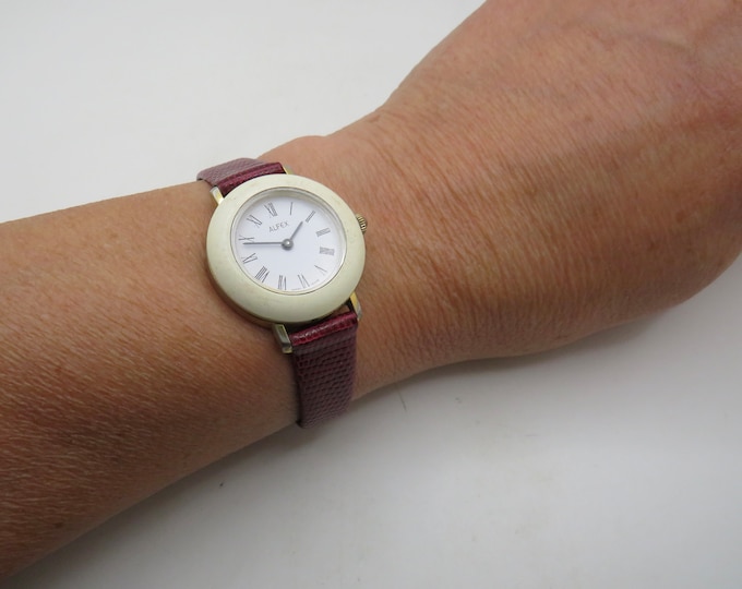 vintage Swiss watch / gift for her / vintage wrist watch / mechanical watch / vintage watch / vintage 60s / womans  watch (n10)