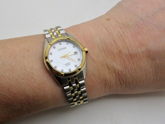 Vintage watch / Quartz watch / pearl watch / Womans Watch / 6.8" wrist size / vintage sport  / sports watch. m3