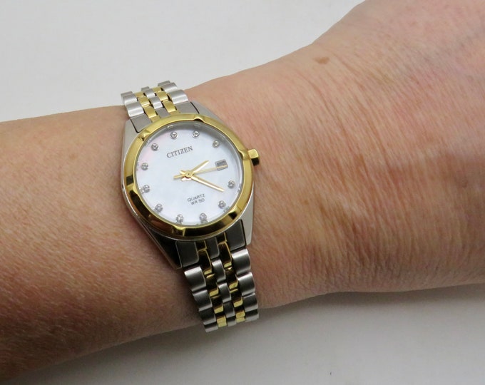 Vintage watch / Quartz watch / pearl watch / Womans Watch / 6.8" wrist size / vintage sport  / sports watch. m3