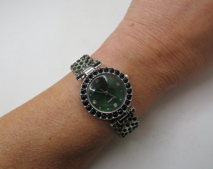 Vintage Green Dial Ladies Watch: Steel Bracelet, Quartz Movement (BB1)
