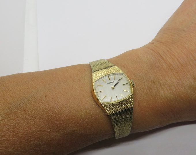 vintage Seiko / mechanical watch / Seiko hand wind / 17  jewels / womans watch / watch / vintage  watch (A4)