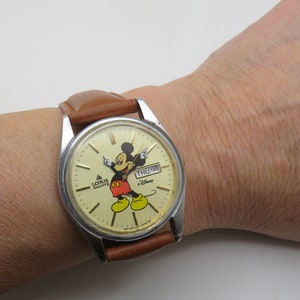 vintage mickey mouse watch / sports watch / Vintage watch / gold watch / vintage gents / watch / gift for him  (R14)