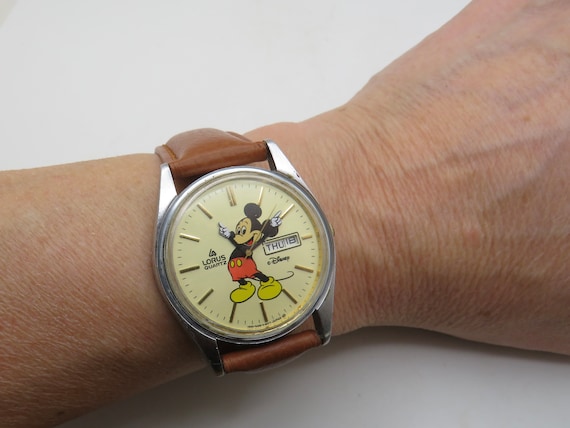 vintage mickey mouse watch / sports watch / Vintage watch / gold watch / vintage gents / watch / gift for him  (R14)