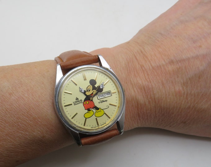 vintage mickey mouse watch / sports watch / Vintage watch / gold watch / vintage gents / watch / gift for him  (R14)