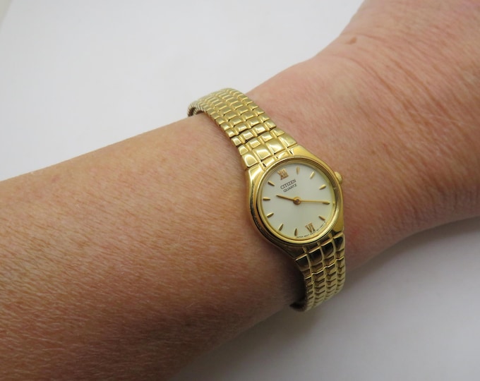 Vintage Gold plated dress watch citizen / large wrist 7.7" max / Quartz watch /  Gold Dress Watch /  Womans Watch /  Gift for her (g25)